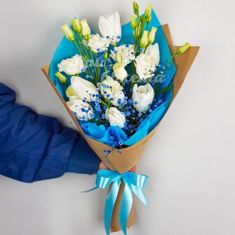 Букет из тюльпанов и эустом