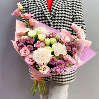 Букет эустом, гвоздик и хризантем