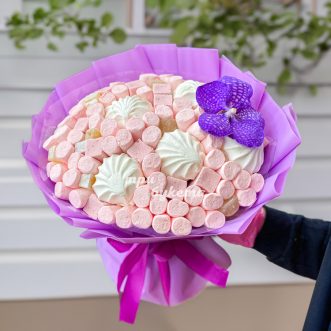 Букет с зефиром, маршмеллоу и орхидеей Букет с зефиром, маршмеллоу и орхидеей