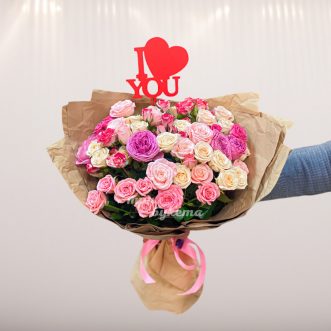 Букет ассорти кустовых роз на 8 марта