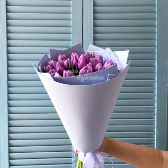 Букет из 25 сиреневых тюльпанов