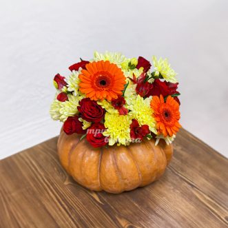 Композиция гербер, хризантем и роз в тыкве Композиция гербер, хризантем и роз в тыкве